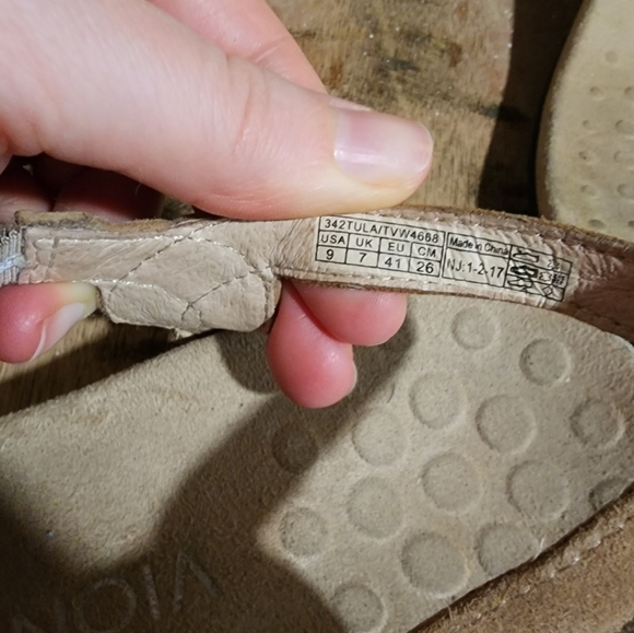 Vionic Tula Tan Sparkly Thing Sandal 9 - Picture 8 of 8